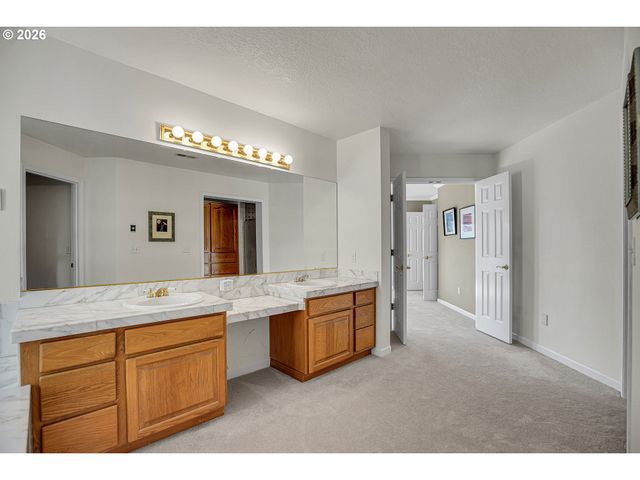 822 Nw TURNBERRY Ter, Beaverton, OR 97006