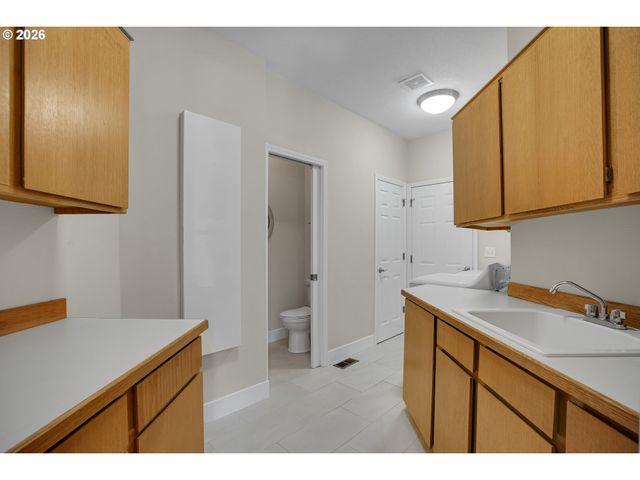 822 Nw TURNBERRY Ter, Beaverton, OR 97006