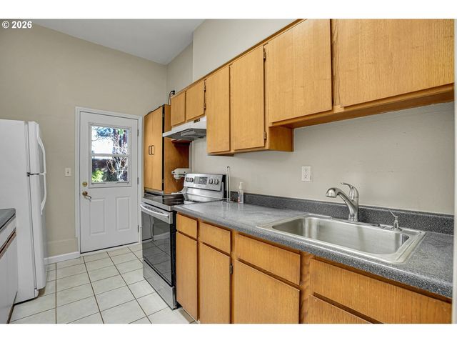 822 Nw TURNBERRY Ter, Beaverton, OR 97006