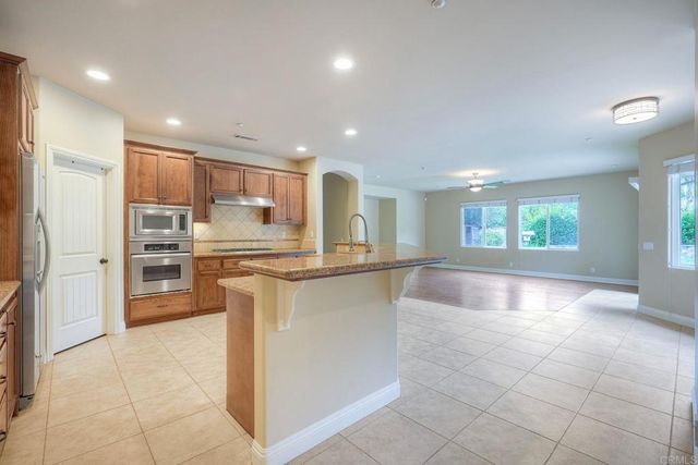 1285 S Stage Coach Ln, Fallbrook, CA 92028