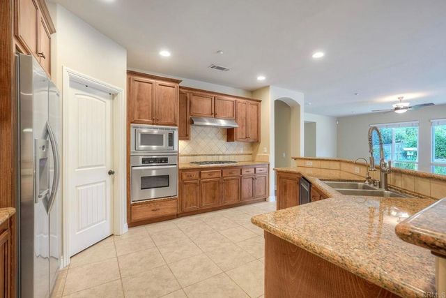 1285 S Stage Coach Ln, Fallbrook, CA 92028