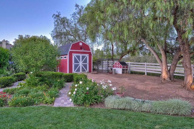 1285 S Stage Coach Ln, Fallbrook, CA 92028