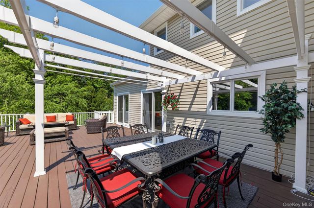 9 Briga Lane, White Plains, NY 10605