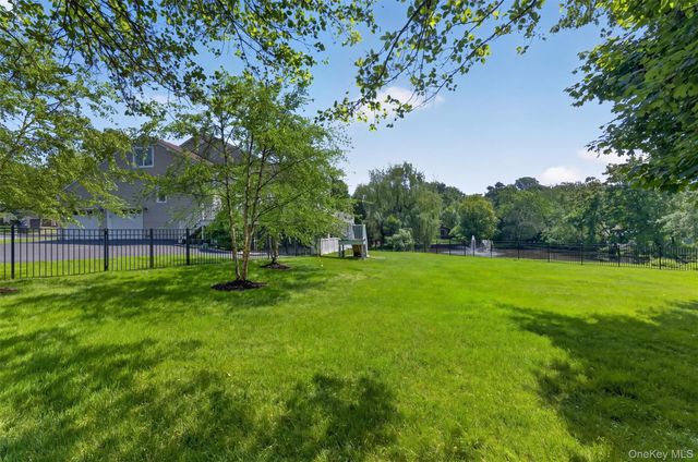 9 Briga Lane, White Plains, NY 10605