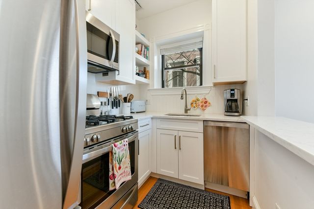 529 E Broadway 4, Boston, MA 02127
