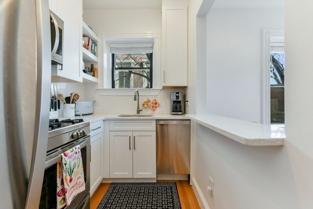 529 E Broadway 4, Boston, MA 02127