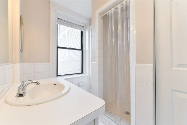 529 E Broadway 4, Boston, MA 02127