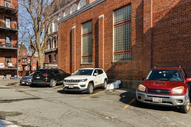 529 E Broadway 4, Boston, MA 02127