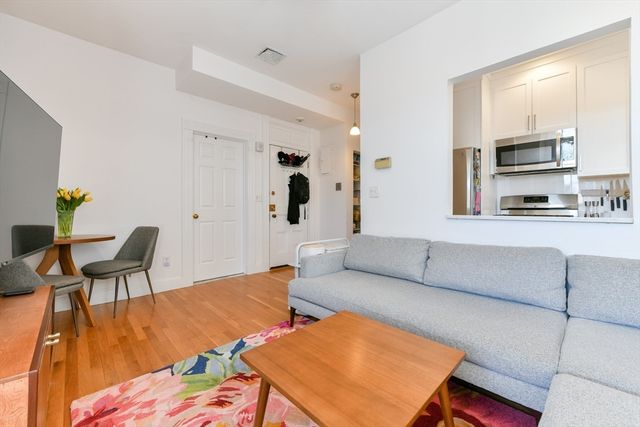 529 E Broadway 4, Boston, MA 02127