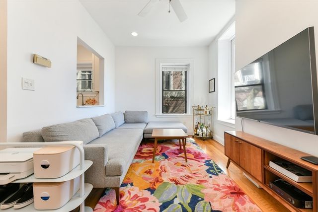 529 E Broadway 4, Boston, MA 02127