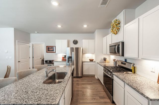 5012 Espy Ave, White House, TN 37188