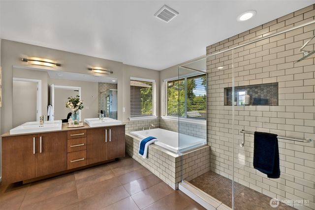 10526 SE 277th Place, Kent, WA 98030