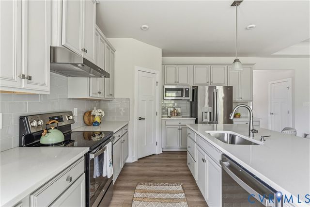 7981 Winter Fog Dr, New Kent, VA 23124