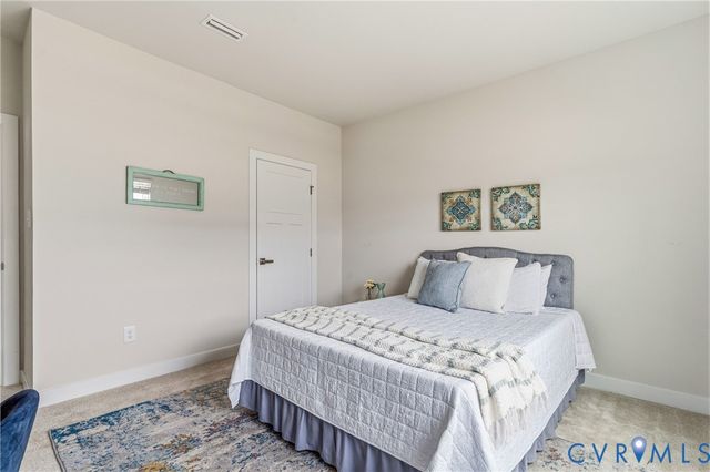 7981 Winter Fog Dr, New Kent, VA 23124