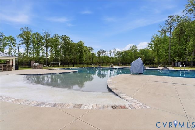7981 Winter Fog Dr, New Kent, VA 23124