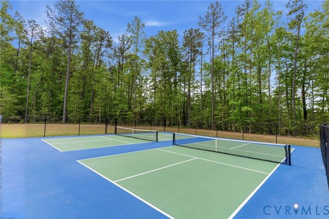 7981 Winter Fog Dr, New Kent, VA 23124