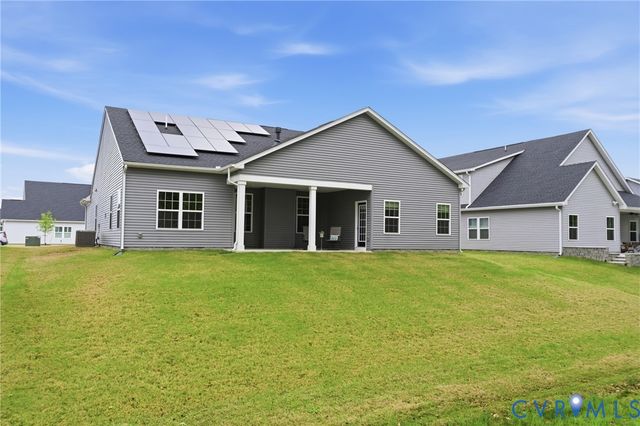 7981 Winter Fog Dr, New Kent, VA 23124