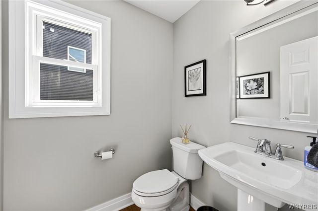 54 Hidden Meadow Xing, Lancaster, NY 14086