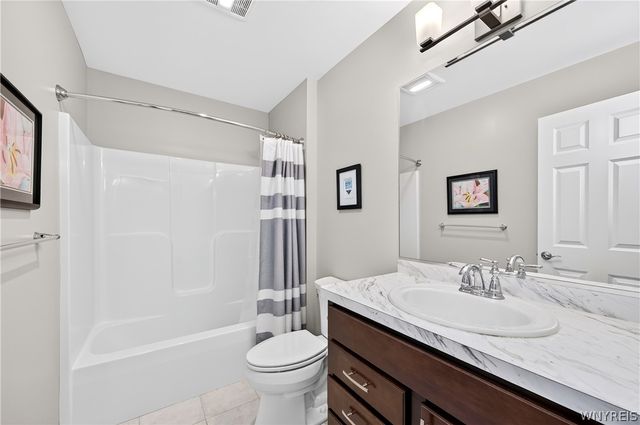 54 Hidden Meadow Xing, Lancaster, NY 14086