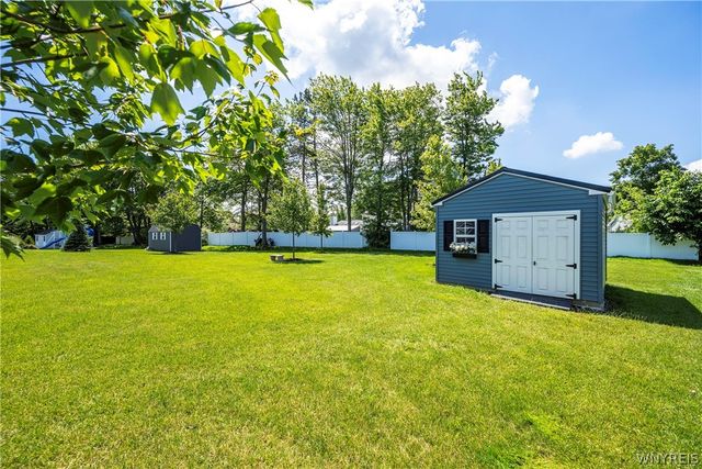 54 Hidden Meadow Xing, Lancaster, NY 14086