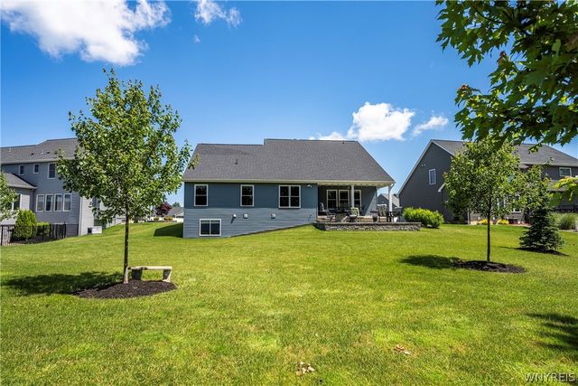 54 Hidden Meadow Xing, Lancaster, NY 14086
