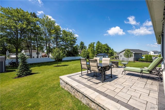 54 Hidden Meadow Xing, Lancaster, NY 14086