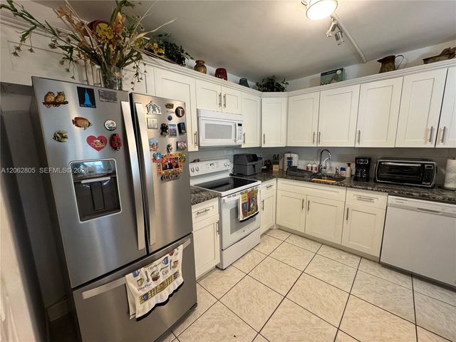 5773 La Pinata Blvd A-1, Green Acres, FL 33463