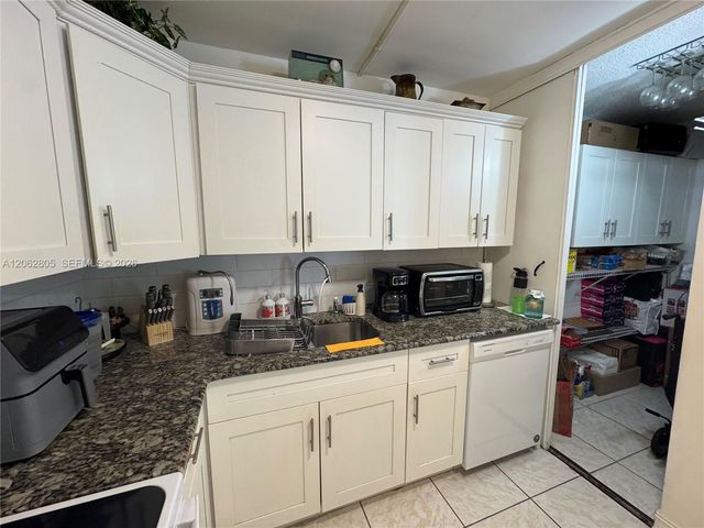 5773 La Pinata Blvd A-1, Green Acres, FL 33463