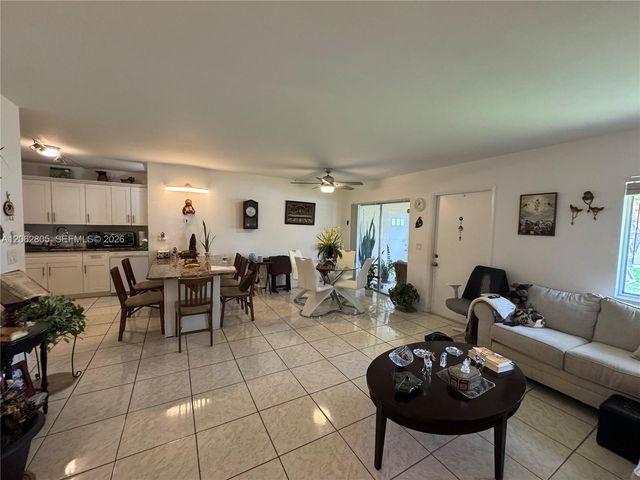 5773 La Pinata Blvd A-1, Green Acres, FL 33463