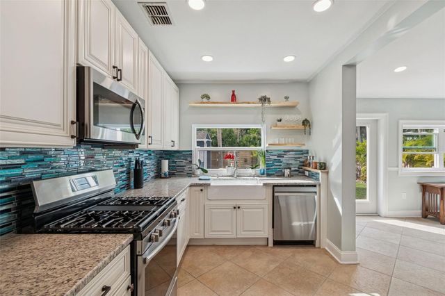 305 GRAND BOULEVARD, Tarpon Springs, FL 34689