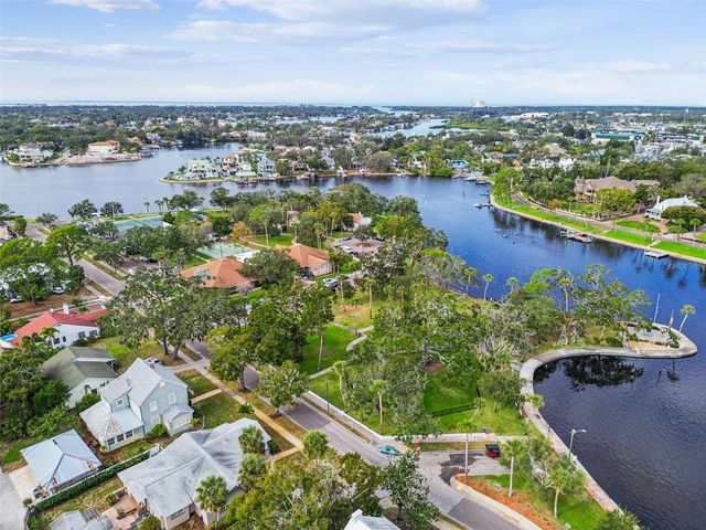 305 GRAND BOULEVARD, Tarpon Springs, FL 34689