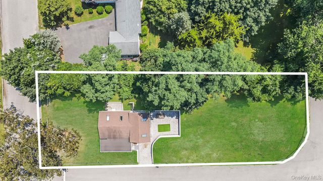 25 Cherry Lane, Wading River, NY 11792