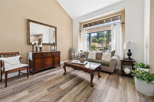 21979 Jeffers Lane, Saugus, CA 91350