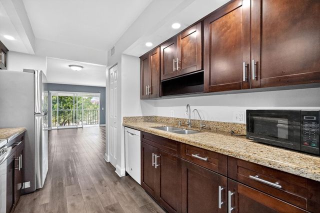 1600 SW 127th Way 305 C, Pembroke Pines, FL 33027