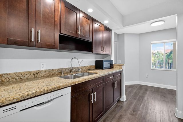 1600 SW 127th Way 305 C, Pembroke Pines, FL 33027