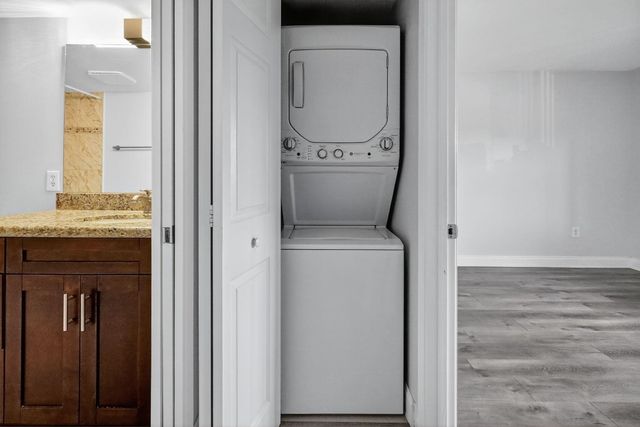 1600 SW 127th Way 305 C, Pembroke Pines, FL 33027