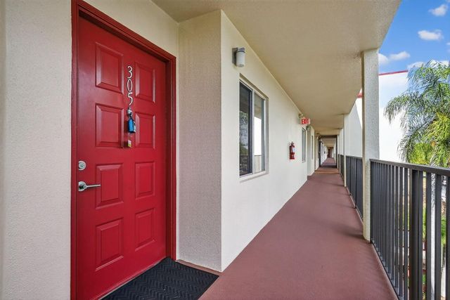 1600 SW 127th Way 305 C, Pembroke Pines, FL 33027