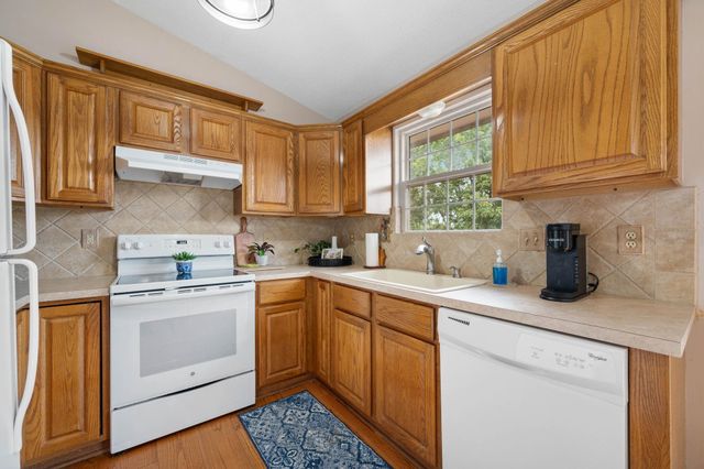 1106 N Lark Ln, Wichita, KS 67212