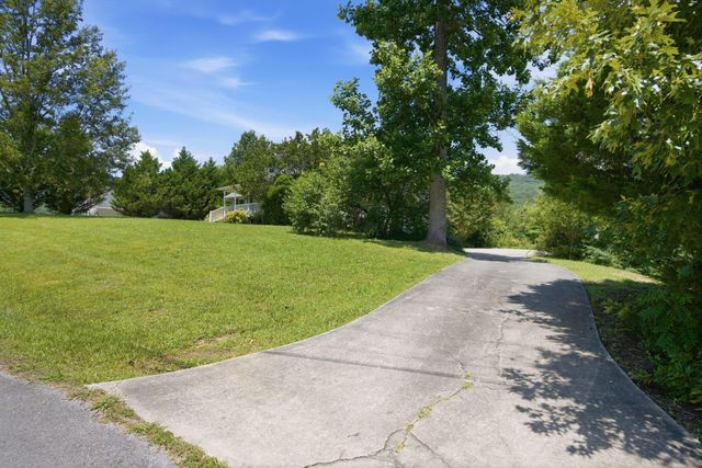 67 Whispering Pines Drive, Trenton, GA 30752