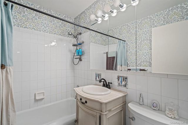 1855 Corporal Kennedy St Apt 6H, New York City, NY 11360