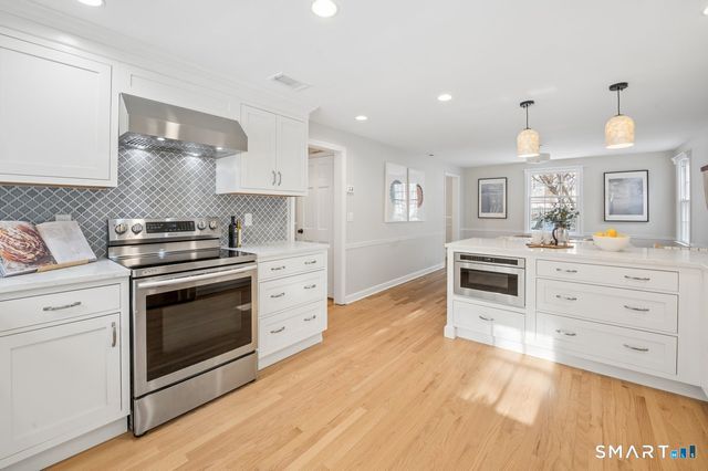 1091 Round Hill Road, Fairfield, CT 06824