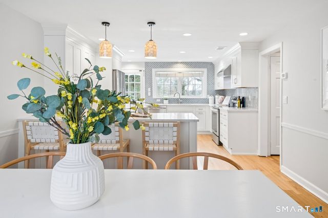 1091 Round Hill Road, Fairfield, CT 06824