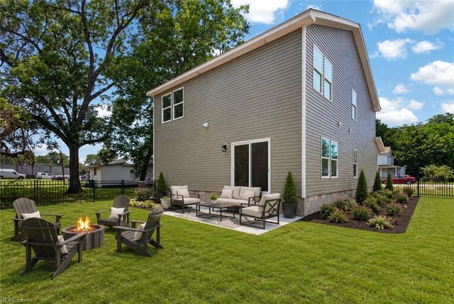 122 N Division ST, Suffolk, VA 23434