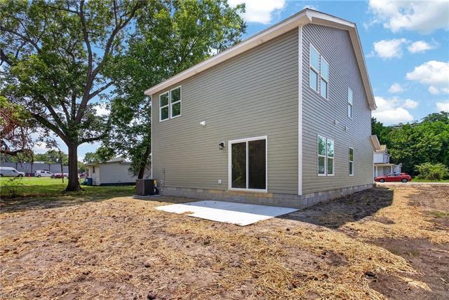122 N Division ST, Suffolk, VA 23434