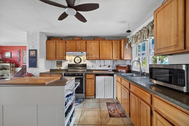 52 Boyle Rd, Brockton, MA 02302