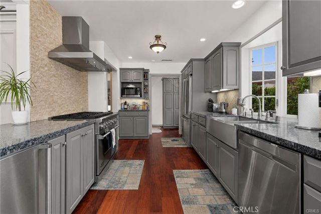 1221 N Lima Street, Burbank, CA 91505