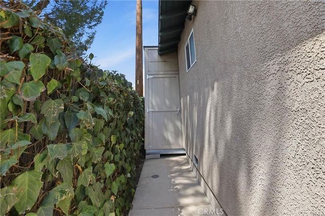 1221 N Lima Street, Burbank, CA 91505