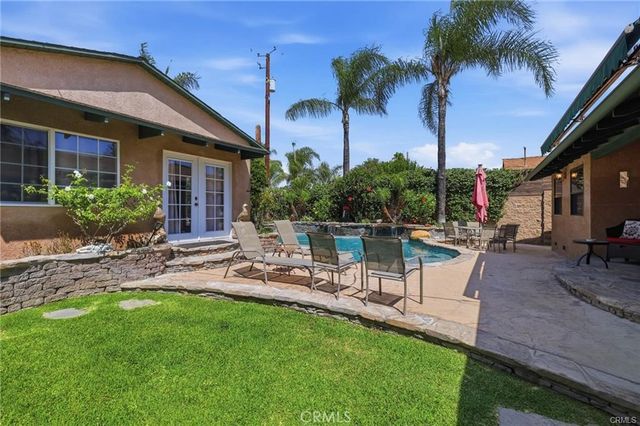1221 N Lima Street, Burbank, CA 91505