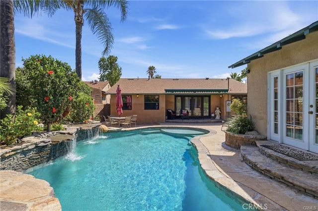 1221 N Lima Street, Burbank, CA 91505