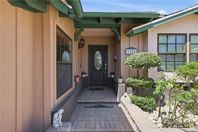 1221 N Lima Street, Burbank, CA 91505